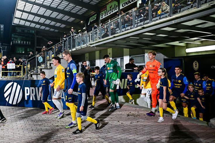 Prvi prvoligaški nastop, ki je trajal manj kot minuto, je dočakal 18-letni Tiijan Zorko. | Foto: Aleš Fevžer