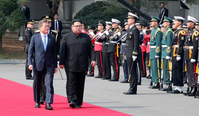 Kim je odločen, da pošlje signal za začetek nove zgodovine.  | Foto: Reuters