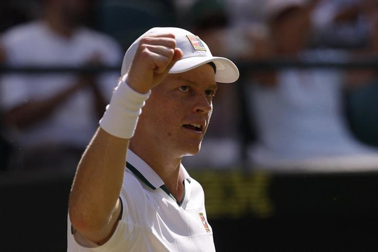 Jannik Sinner je v četrtfinalu napravil kar 26 neizsiljenih napak. | Foto: Reuters