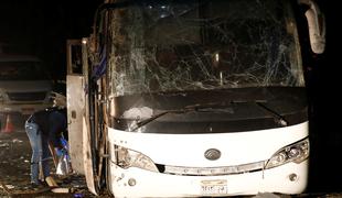 Več žrtev v eksploziji turističnega avtobusa v Kairu #foto