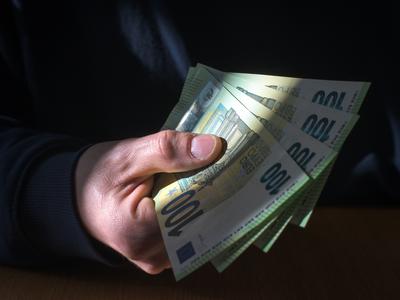 Direktor mariborske družbe nezakonito do skoraj 80
