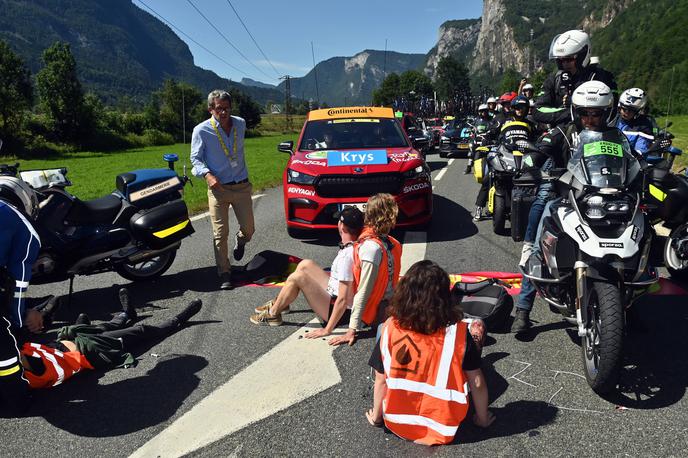 Tour de France protestniki | 10. etapo Dirke po Franciji so prekinili protestniki, ki se zavzemajo za spremembo na področju energetskih virov. | Foto Guliverimage