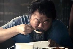 Kitajski umetnik Ai Weiwei predstavlja Dumbass