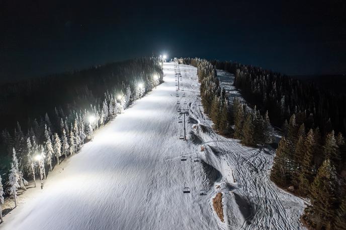 Kope. Smuka. Nočna smuka. | Ta konec tedna se je zgodilo več smučarskih nesreč. Smučišča so te dni bolj obiskana, tudi zaradi šolskih počitnic. Na fotografiji je smučišče Kope. | Foto www.kope.si