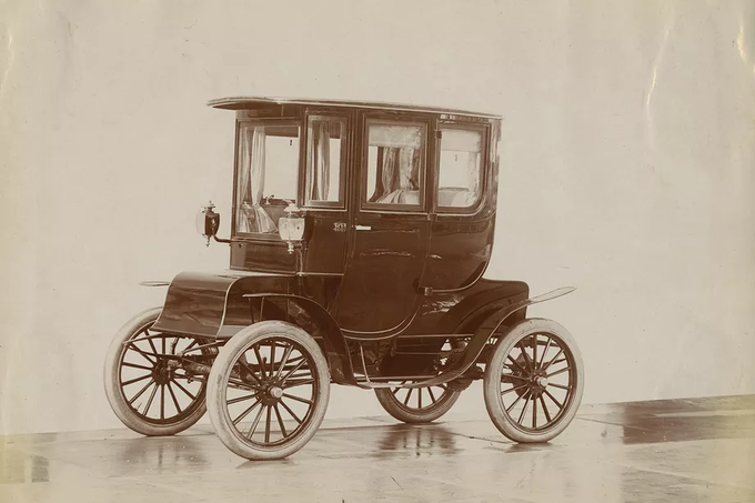 Električni avtomobili so bili na začetku dvajsetega stoletja zelo priljubljeno prevozno sredstvo. Kar tretjina vseh avtomobilov v New Yorku je bila takrat električnih. | Foto: History Colorado Center