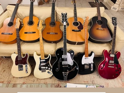 Jan Plestenjak pokazal del svoje bogate zbirke kitar #foto