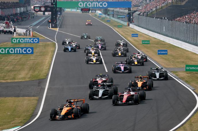 Suzuka štart Oscar Piastri McLaren | Oscar Piastri je z boljšim štartom od obeh Mercedesovih dirkačev povedel v prvi zavoj VN Japonske. | Foto Reuters