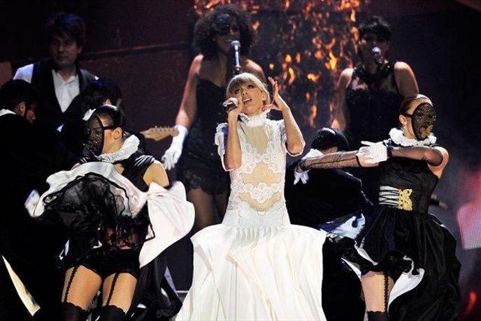 Taylor Swift konča zvezo ... in nastane uspešnica