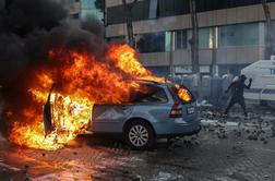Protesti v Tirani: policija nad ljudi z gumijastimi naboji