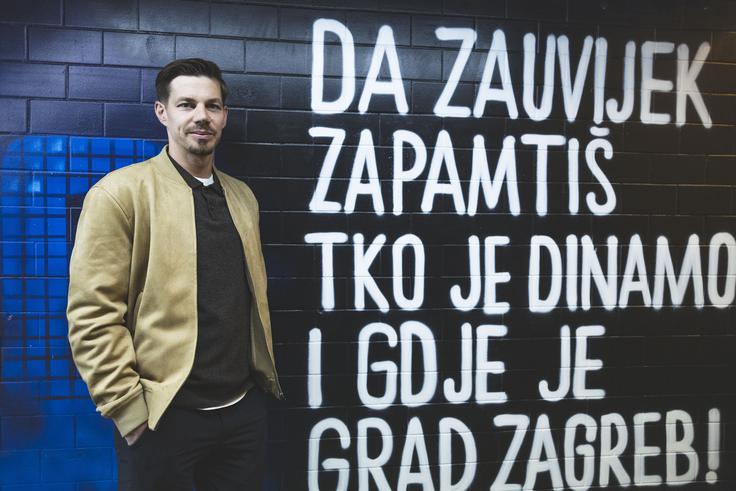 V Zagrebu ga je pričakal še en Slovenec v klubu. To je Sandro Bloudek, nekdanji up slovenskega nogometa, zdaj pa pomočnik glavnega trenerja.  ''Ko sem prišel, niti nisem vedel, da je v klubu še kak Slovenec. Potem pa me je Sandro pričakal v klubu in ogovoril v slovenščini. Bilo je smešno in prijetno. Ko te v tem klubu pričaka še slovenska beseda, ti je še bolj toplo pri srcu. Spominjam se ga iz 1. SNL, ko je igral v Aluminiju. Lahko rečem, da dobro sodelujeva. Tako on kot glavni trener Mario Kovačević sta oddelala sezono na visoki ravni. Ni jima bilo lahko, niti pod razno, saj sta v sezono vstopila s povsem novo ekipo. Prišlo je kar 15 novih igralcev.'' | Foto: Ana Kovač