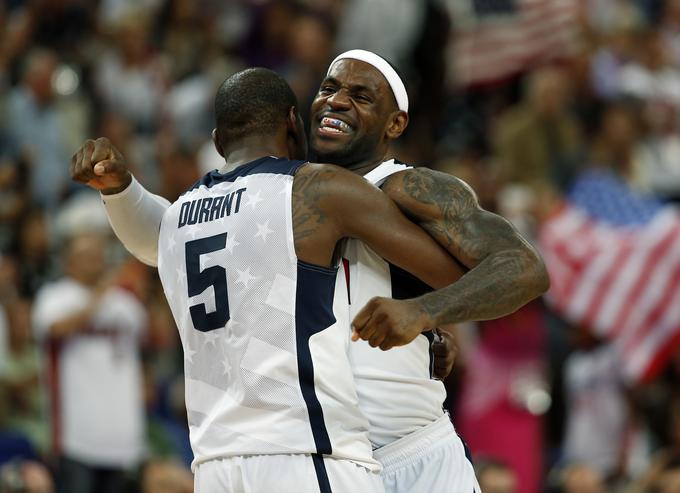 Tako sta se leta 2012 v finalu v Londonu veselila Kevin Durant in LeBron James. | Foto: Reuters