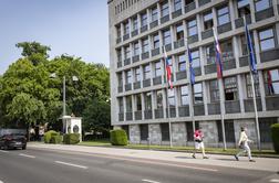 Izvoljeni župani v DZ predlagajo, da nadomestnih volitev ne bi bilo