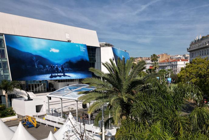 Filmski festival v Cannesu med spolnimi plenilci in nadzornimi kamerami