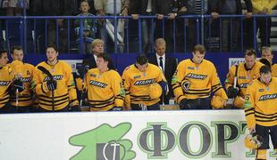 Svetlov nova trenerska žrtev, Riha prevzel Avangard