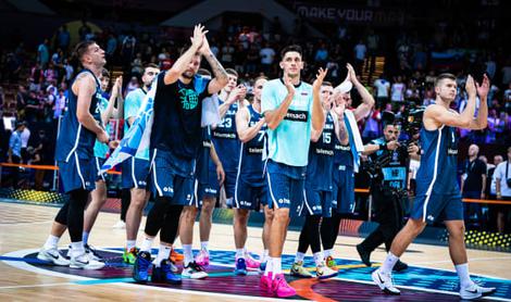 Slovenci s stotico in zmago končali skupinski del, Dončić Izraelcem nasul 37 točk