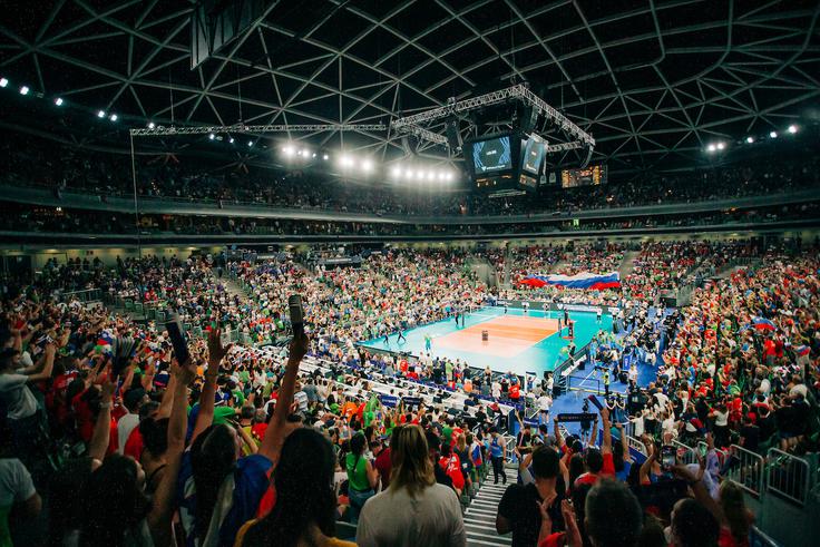 Gheorghe Cretu se zahvaljuje občinstvu v Stožicah, takšnega vzdušja še ni doživel, pravi. | Foto: Siniša Kanižaj/Sportida