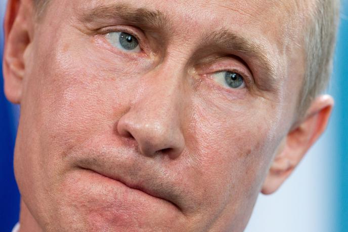 Ruski predsednik Vladimir Putin | V Rusiji so se začele tridnevne predsedniške volitve. Le kakšen izjemen dogodek ali neverjetno presenečenje lahko Vladimirju Putinu preprečijo njegovo peto zmago na predsedniških volitvah. Putin tako lahko začne odštevati dneve do 7. maja, ko bo uradno prevzeli novi šestletni predsedniški mandat. | Foto Guliverimage