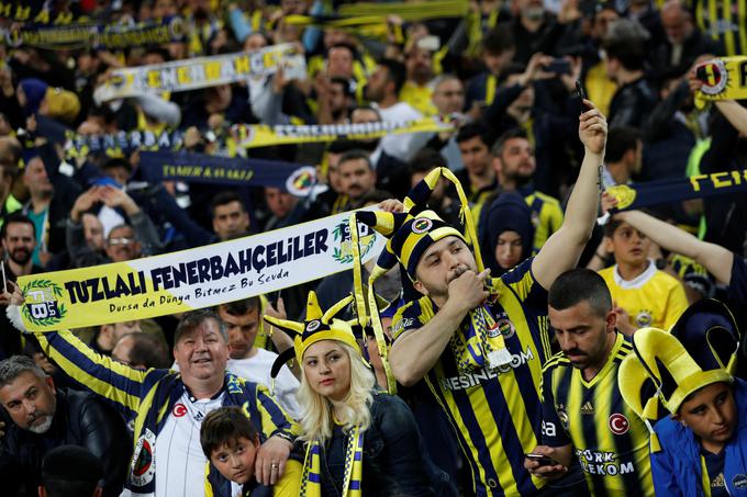 Fenerbahče se lahko ob velikem rivalu Galatasarayju, s katerim uprizarjata veliki derbi azijsko-evropskega dela Istanbula, pohvali z največjim številom navijačev v Turčiji. | Foto: Reuters