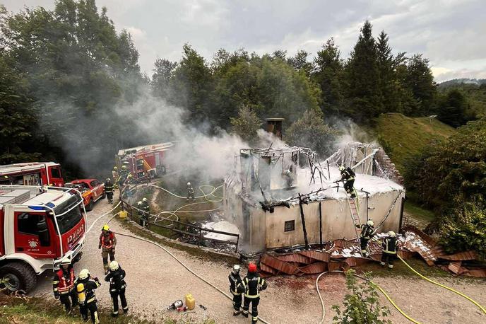 Koča požar | Zaradi udara strele je zagorela tudi Lovska koča Krekovše na območju Idrijske Bele. | Foto PGD Idrija