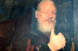 Ameriške oblasti Assangea obtožile tudi vohunstva