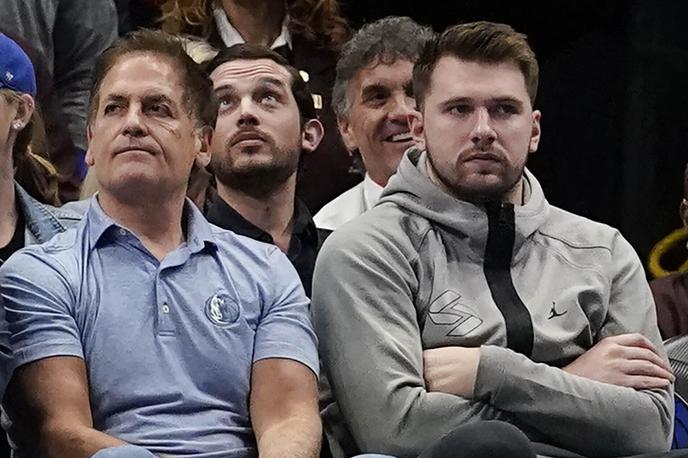 Mark Cuban Luka Dončić | Mark Cuban in Luka Dončić v času, ko je bil Slovenec prvi obraz Dallas Mavericks, klub pa je še gradil prihodnost okoli svojega največjega zvezdnika. | Foto Guliverimage