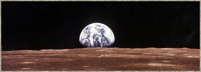 ZDA so želele izpolniti Kennedyjevo obljubo iz leta 1962, da bodo še pred iztekom desetletja poslale človeka na Luno. Projektu Gemini, s katerim je Nasa prehitela svojega tekmeca, je sledil projekt Apollo. Začel se je z nesrečo Apolla 1, v kateri so na vaji umrli trije astronavti, in dosegel vrhunec z zmagoslavjem posadke Apolla 11. • V torek, 16. 7., ob 20. uri na TV SLO 1.*

 | Foto: 