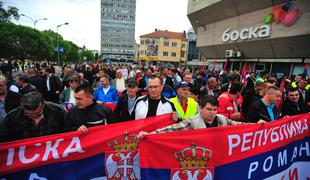 Strogi varnostni ukrepi pred protesti v Banjaluki spominjajo na izredne razmere