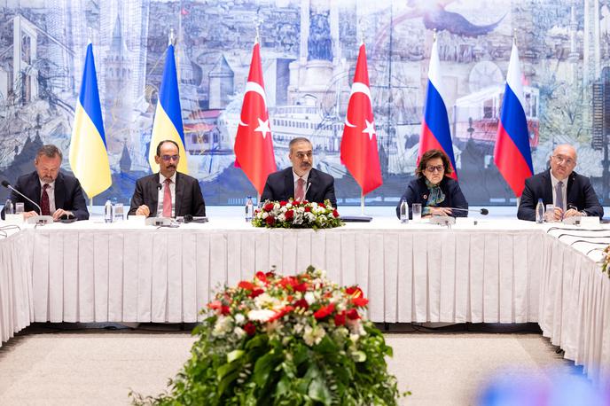 Mirovni sporazum, pogajanja Rusija - Ukrajina | Neposredne pogovore med stranema v Istanbulu je v nedeljo predlagal Vladimir Putin, a na poganja ni prišel.  | Foto Reuters