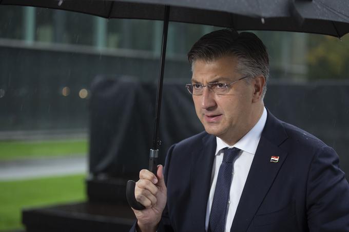 Plenković je še izrazil sožalje družinam umrlih in obžalovanje zaradi tragičnega dogodka. Železniški promet na tem delu proge je ustavljen, še navaja Hina. | Foto: Bojan Puhek