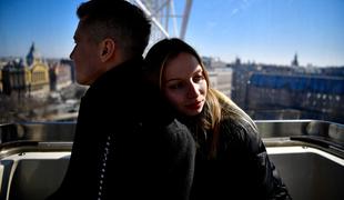 Rusko-ukrajinski par, ki se šele po begu iz Kijeva zares spoznava