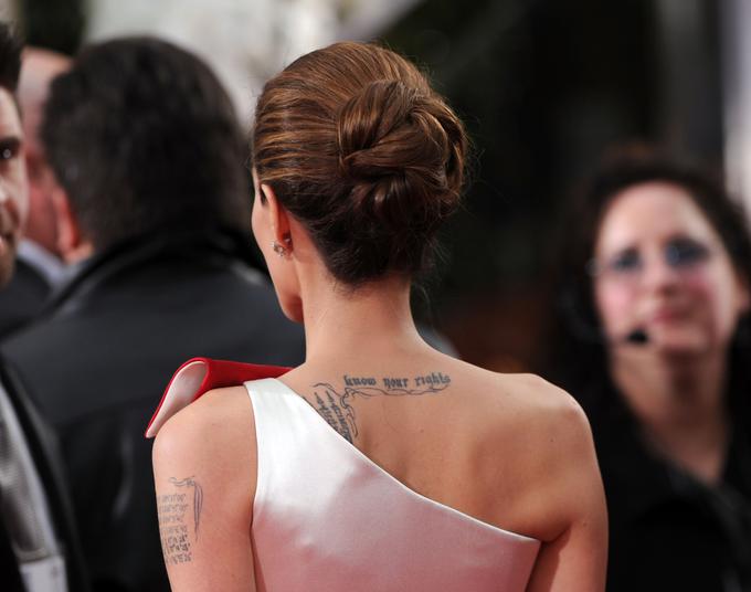Angelinin hrbet izpred petih let. | Foto: Getty Images