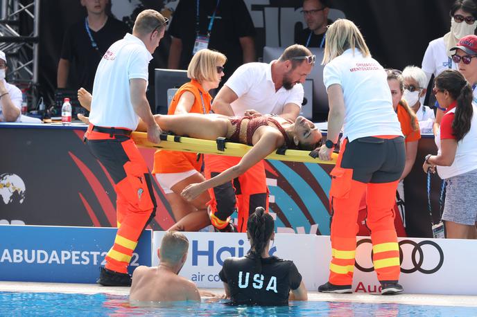 Anita Alvarez | Trenerka  Andrea Fuentes je s hitrim posredovanjem rešila življenje svoji varovanki Aniti Alvarez, ki je med izvedbo finalne vaje na svetovnem prvenstvu v umetnostnem plavanju izgubila zavest.  | Foto Guliverimage
