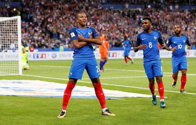 Mladi francoski as Kylian Mbappe se je prejšnji mesec v kvalifikacijah za SP 2018 spotaknil ob majhno oviro iz Luksemburga. | Foto: Reuters