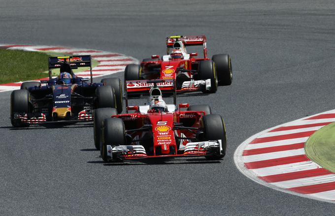 Iz prerivanja za Ferrarijev dirkalnik bi lahko največ potegnil Carlos Sainz mlajši, ki bi iz Toro Rossa napredoval v Red Bull. | Foto: 