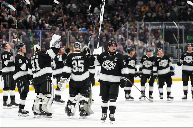 Anže Kopitar je končnico lige NHL začel z zmago. | Foto: Reuters