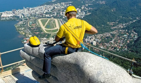 Kaj se je zgodilo s s kipom Kristusa v Braziliji?