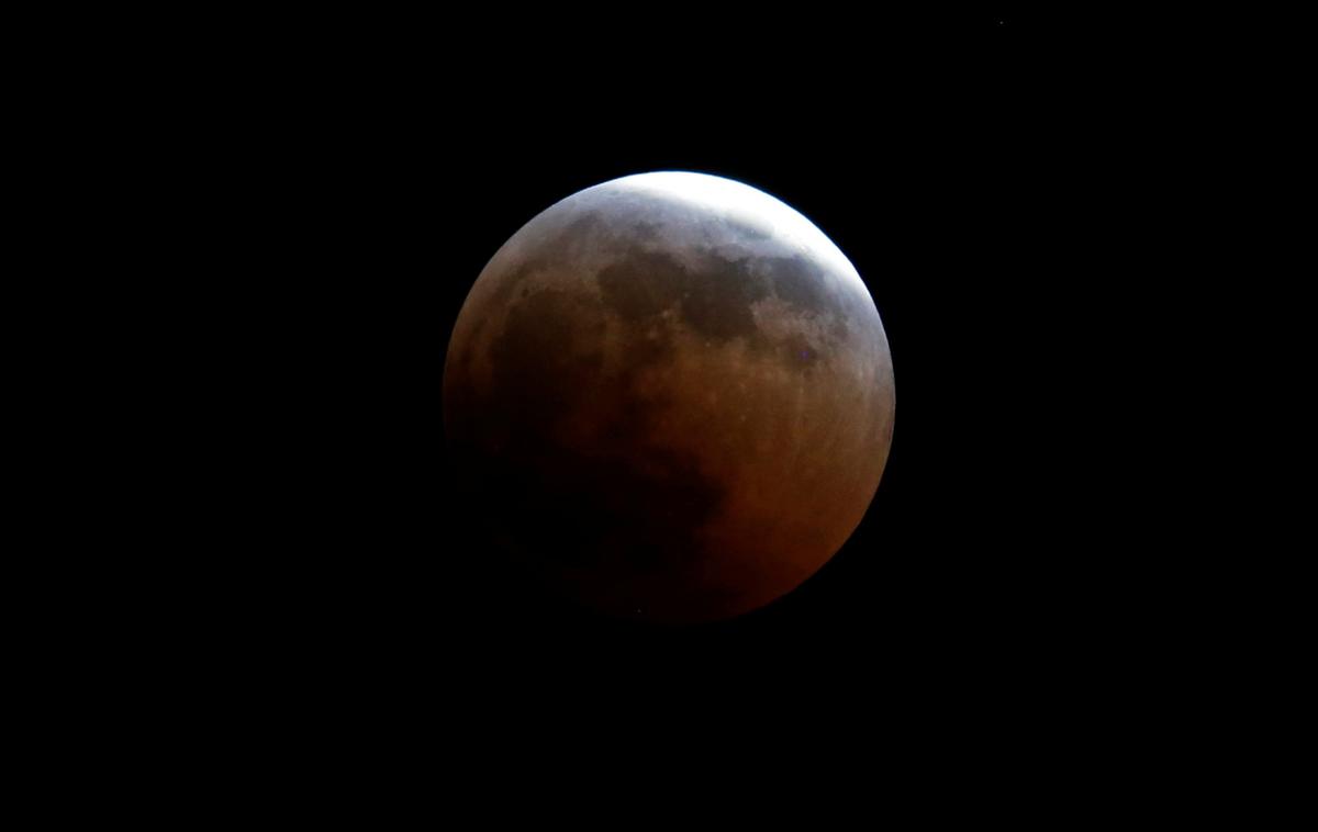 Luna | Če bo Kitajski uspela, bo prva država, ki je sondo spravila na temno stran Lune. | Foto Reuters