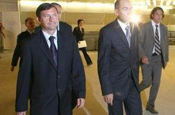 Erjavec in Šrot za pogovor o prodaji Telekoma, ne za izstop iz koalicije