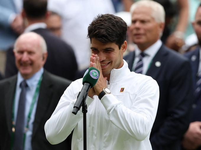 Ko je Carlos Alcaraz v polfinalu Wimbledona premagal Danila Medvedeva, je nato v intervjuju dejal, kako lepo bi bilo dočakati dvojno nedeljsko zmago za španski šport. Njegove besede niso bile všeč angleškim ljubiteljem športa, sledilo je nemalo žvižgov. Španski nogometaši se bodo namreč v finalu Eura pomerili prav z Anglijo. | Foto: Reuters