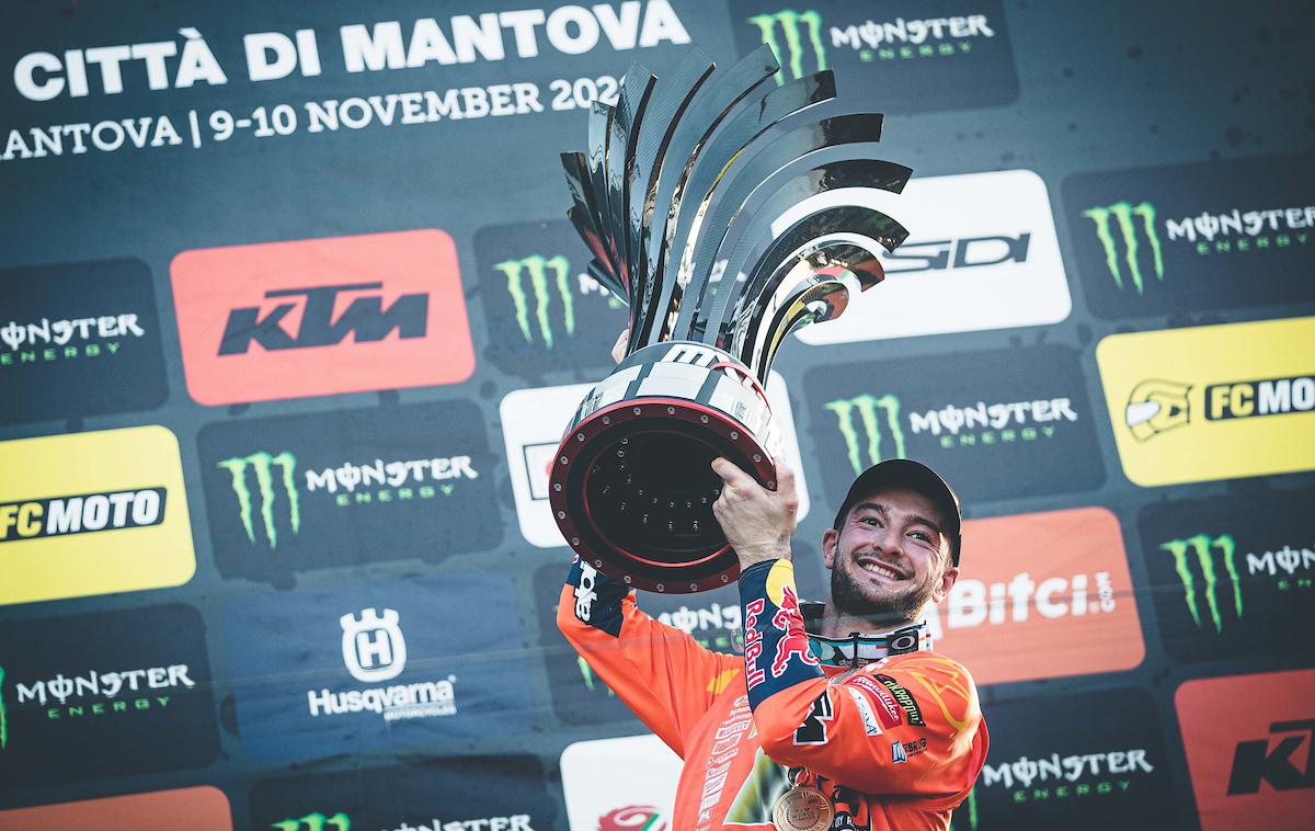 Jeffrey Herlings Mantova | Jeffrey Herlings nasmejan novembra 2021, ko je drugič postal prvak v MXGP. | Foto Grega Valančič/Sportida