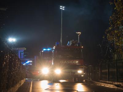 Požar na parkirišču v Celju uničil več vozil