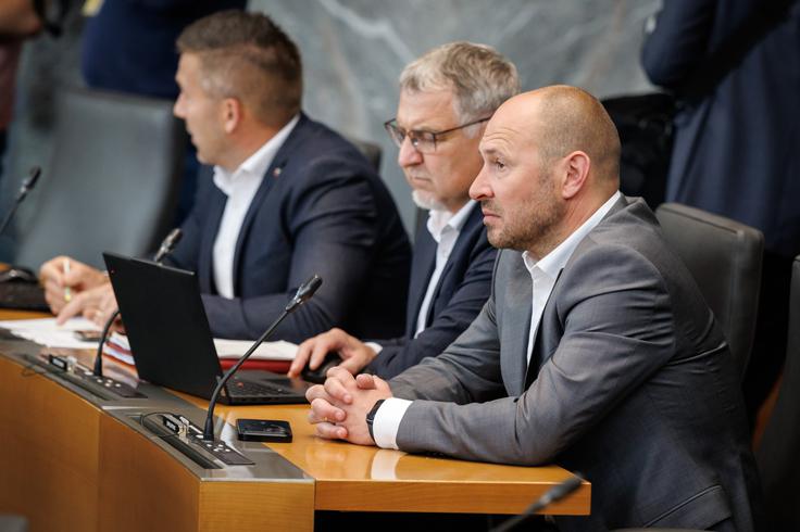 O usklajevanju pogodbe pa je tudi Vrtovec potrdil, da ostajajo odprti še nekateri "ključni elementi, ki jih moramo še dogovoriti". Kot je dodal, pa je optimist in bo naredil vse, kar je v njegovi moči, da nastane razvojna vlada v okviru desnosredinskih strank. | Foto: Nebojša Tejić/STA