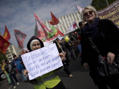 Raziskava: Zadovoljstvo priseljencev v Nemčiji povezano z znanjem jezika in integracijo