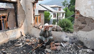 Indija in Pakistan brez milosti: Kašmir pod ognjem že drugi dan