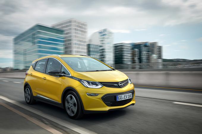 Opel ampera-e bo dolga 4,17 metra. V njej bo prostor za pet potnikov,v prtljažnik pa bo imel 381 litrov osnovne prostornine.  | Foto: Opel