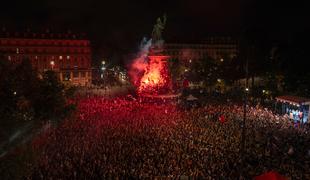 V Franciji na protestih po parlamentarnih volitvah izbruhnili spopadi #video