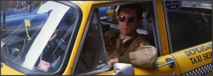 Osamljen in odtujen veteran vietnamske vojne Travis Bickle (Robert De Niro) ponoči dela kot taksist na newyorškem Manhattnu. Ko gre njegov zmenek z oglaševalsko pomočnico Betsy po zlu, se odloči, da bo 12-letno prostitutko Iris (Jodie Foster) rešil odvisnosti od zvodnika, njegov potlačeni bes pa izbruhne v divje nasilje. Uspešnica Martina Scorseseja o urbani psihozi je prejela zlato palmo. • Na HBO OD in HBO GO.

 | Foto: 