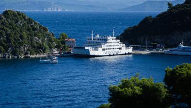 Na trajekt Jadrolinije med plovbo na otok Mljet vdrla voda #video