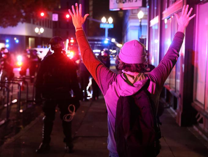 V Portlandu so policisti aretirali najmanj deset ljudi. | Foto: Reuters