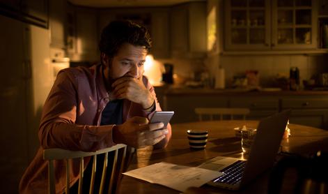 Kar 17 tisoč Slovencev čaka veselo novico. V resnici jim grozi nočna mora.